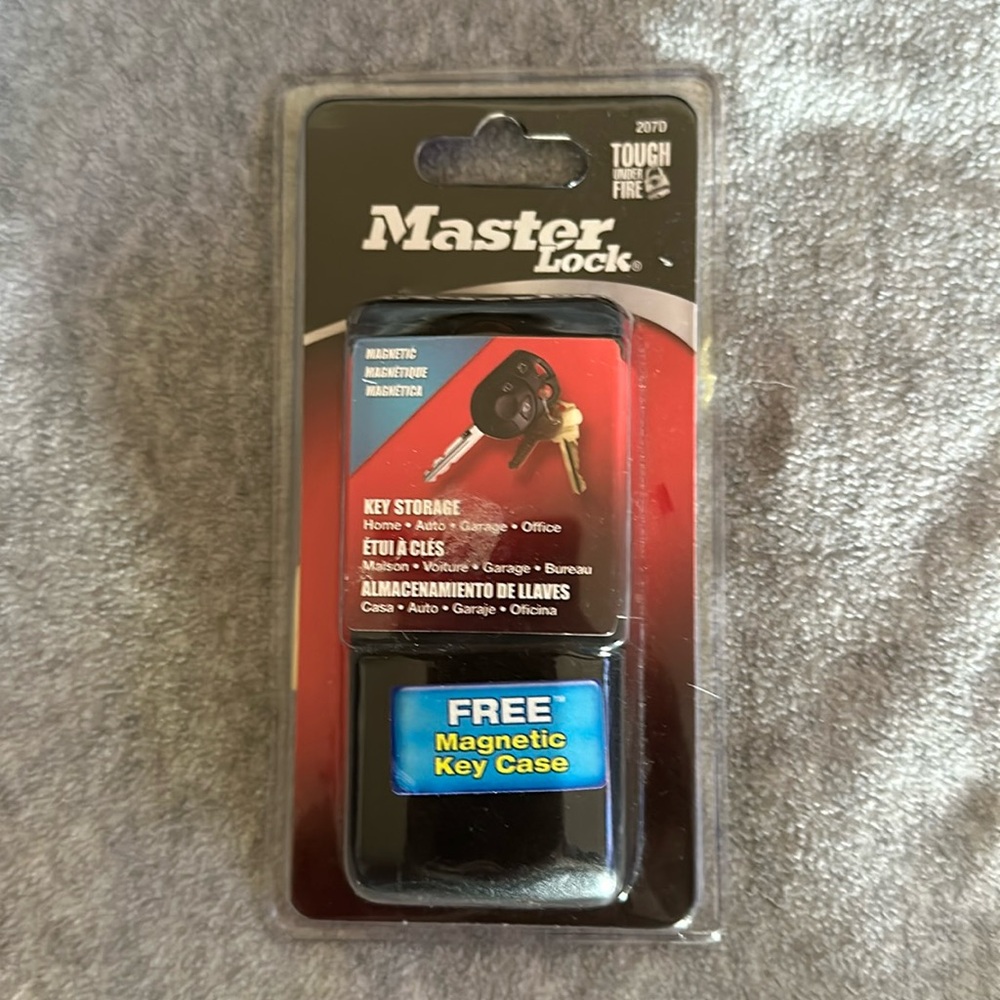 Master Lock 207D Magnetic Key Case